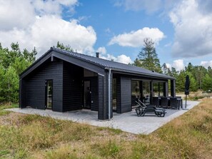 Exterior - 6 Person Holiday Home on a Holiday Park in Blåvand (Blavand)