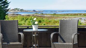 House | Outdoor dining