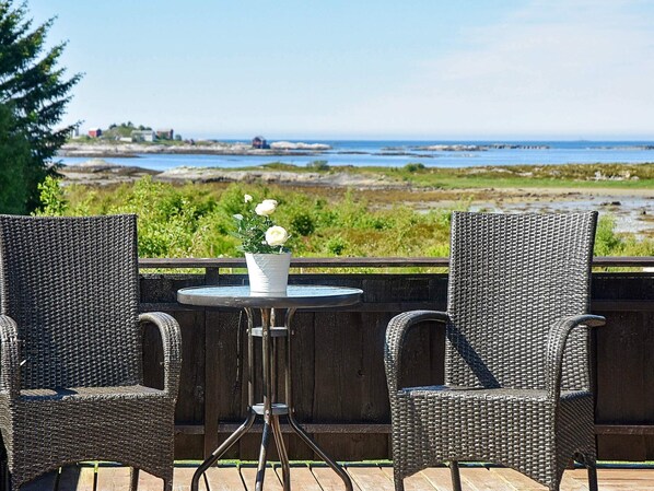 House | Outdoor dining