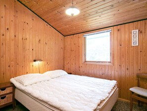 3 bedrooms, cribs/infant beds