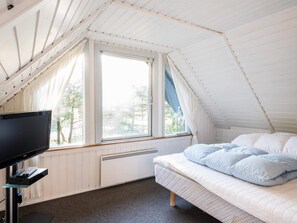 3 bedrooms, individually furnished - 6 Person Holiday Home on a Holiday Park in Blåvand (Blavand)