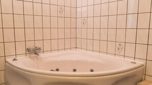 House | Spa treatment - 6 Person Holiday Home in Oksbol (Oksbol)