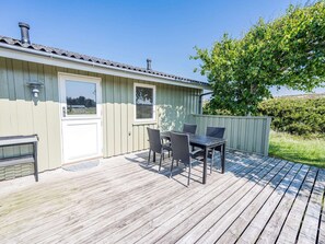 Outdoor dining - 6 Person Holiday Home in Henne (Henne)