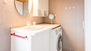 House | Bathroom - 4 Person Holiday Home in Hvide Sande (Hvide Sande)