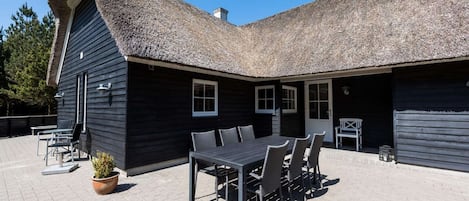 House | Outdoor dining