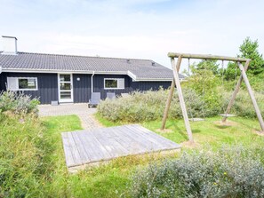 Property grounds - 8 Person Holiday Home in Henne (Henne)