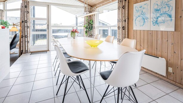 House | Dining - 8 Person Holiday Home in Henne (Henne)