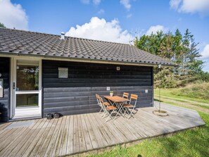 Exterior - 6 Person Holiday Home in Blavand (Blavand)