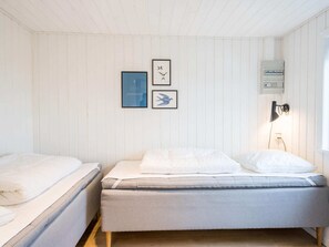 2 bedrooms, individually furnished, bed sheets - 2 Person Holiday Home in Blavand (Blavand)