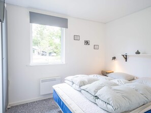3 bedrooms, individually furnished - 6 Person Holiday Home on a Holiday Park in Nørre Nebel (Norre Nebel)