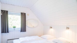 5 bedrooms, bed sheets