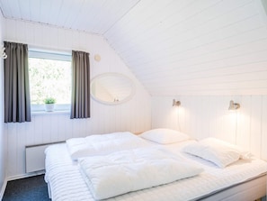 5 bedrooms, bed sheets