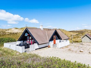Exterior - 6 Person Holiday Home on a Holiday Park in Ringkøbing (Ringkobing)