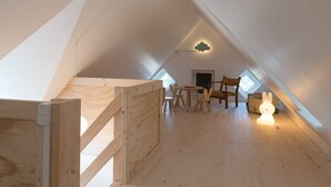 3 quartos, individualmente mobiliados, roupa de cama