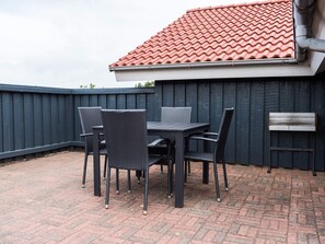 House | Outdoor dining