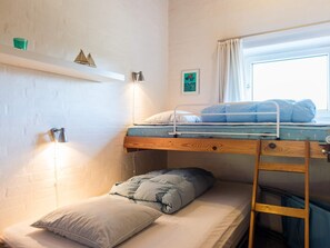 House | 3 bedrooms, bed sheets - 6 Person Holiday Home in Blavand (Blavand)