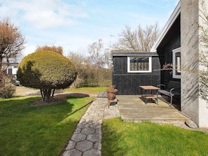 Outdoor dining - 6 Person Holiday Home in Faxe Ladeplads (Faxe Ladeplads)