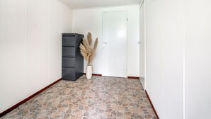 2 bedrooms, individually furnished, bed sheets - Simplistic Holiday Home in Zevenhuizen With Garden (Zevenhuizen)