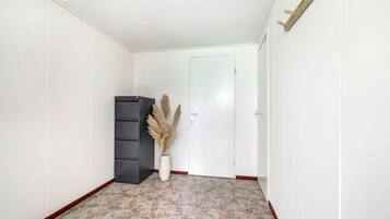 2 habitaciones, muebles diferentes y ropa de cama