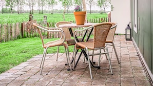 Balcony - Simplistic Holiday Home in Zevenhuizen With Garden (Zevenhuizen)