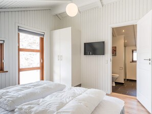 Room - 6 Person Holiday Home in Henne (Henne)