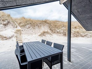 Outdoor dining - 6 Person Holiday Home in Henne (Henne)