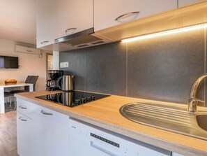 Mobile Home | Private kitchen - Mobile Home in Banjole Near Beach (Medulin)