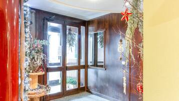 Apartment | Reception