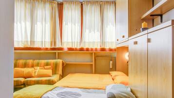 Apartment | 1 bedroom, bed sheets