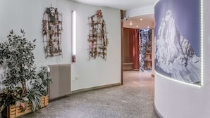 Apartment | Reception - Apartment in Cervinia With Ski Access (Valtournenche)