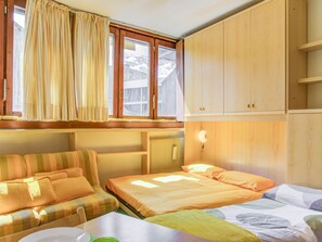 Apartment | 1 bedroom, bed sheets