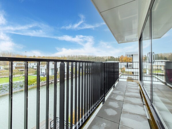 Villa | Balcony - Brand new Luxury Villa on a Small-scale Park (Zeewolde)