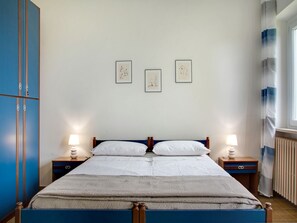 House | 3 bedrooms, individually furnished, bed sheets