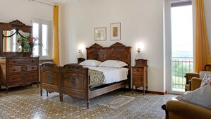 A bedroom with a wooden bed, a dresser, a mirror, and a chandelier. - Rustic Moncucco Village Retreat (Moncucco Torinese)