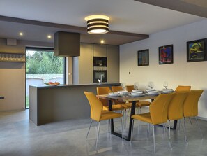 Villa | Dining