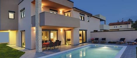 Villa | Pool | Indoor pool, outdoor pool