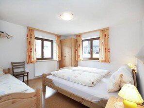 House | 4 bedrooms, individually furnished
