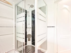 Shower, towels