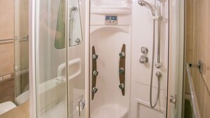 Shower, towels - Apartment With two Bedrooms, two Bathrooms and Covered Terrace in Agritourism (Porec)