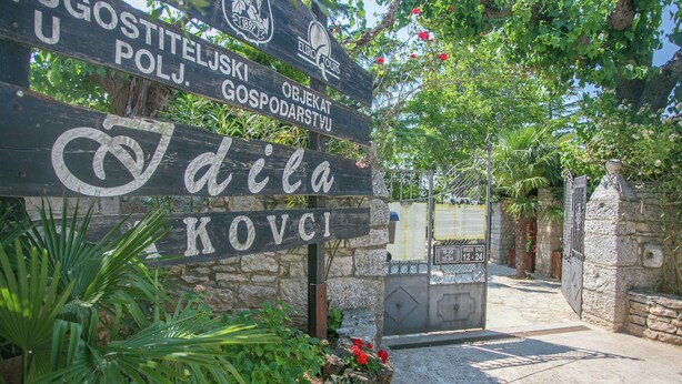 Exterior - Apartment With two Bedrooms, two Bathrooms and Covered Terrace in Agritourism (Porec)
