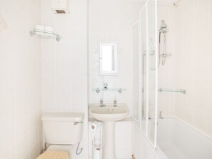 Shower, towels - Inviting Apartment in Birmingham near Cannon Hill Park (Birmingham)