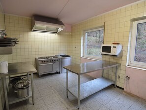 Fridge, microwave, stovetop