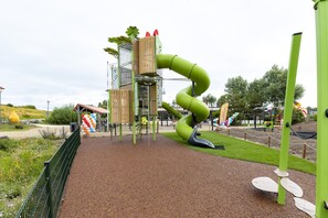 Children’s area - Homely Tent with Kitchen & Shower near Beach & Campsite ('s-Gravenzande)