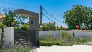 Unclassified image, 4 of 40, button - New Modern Villa With Private Pool and Outdoor Kitchen (Pula)
