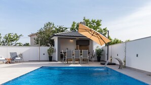 Unclassified image, 2 of 40, button - New Modern Villa With Private Pool and Outdoor Kitchen (Pula)