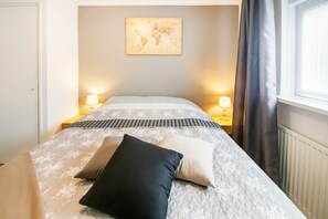 House | 4 bedrooms, individually furnished, bed sheets