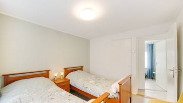 4 عدّة غرف نوم وطراز فريد لكل وحدة وملاءات أسرّة