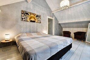 Nhà | 2 phòng ngủ, trang bị nội thất với thiết kế riêng biệt, bộ trải giường 