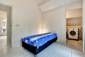 2 bedrooms, individually furnished, bed sheets - Charming Holiday Home With a Covered Terrace (Meijel)