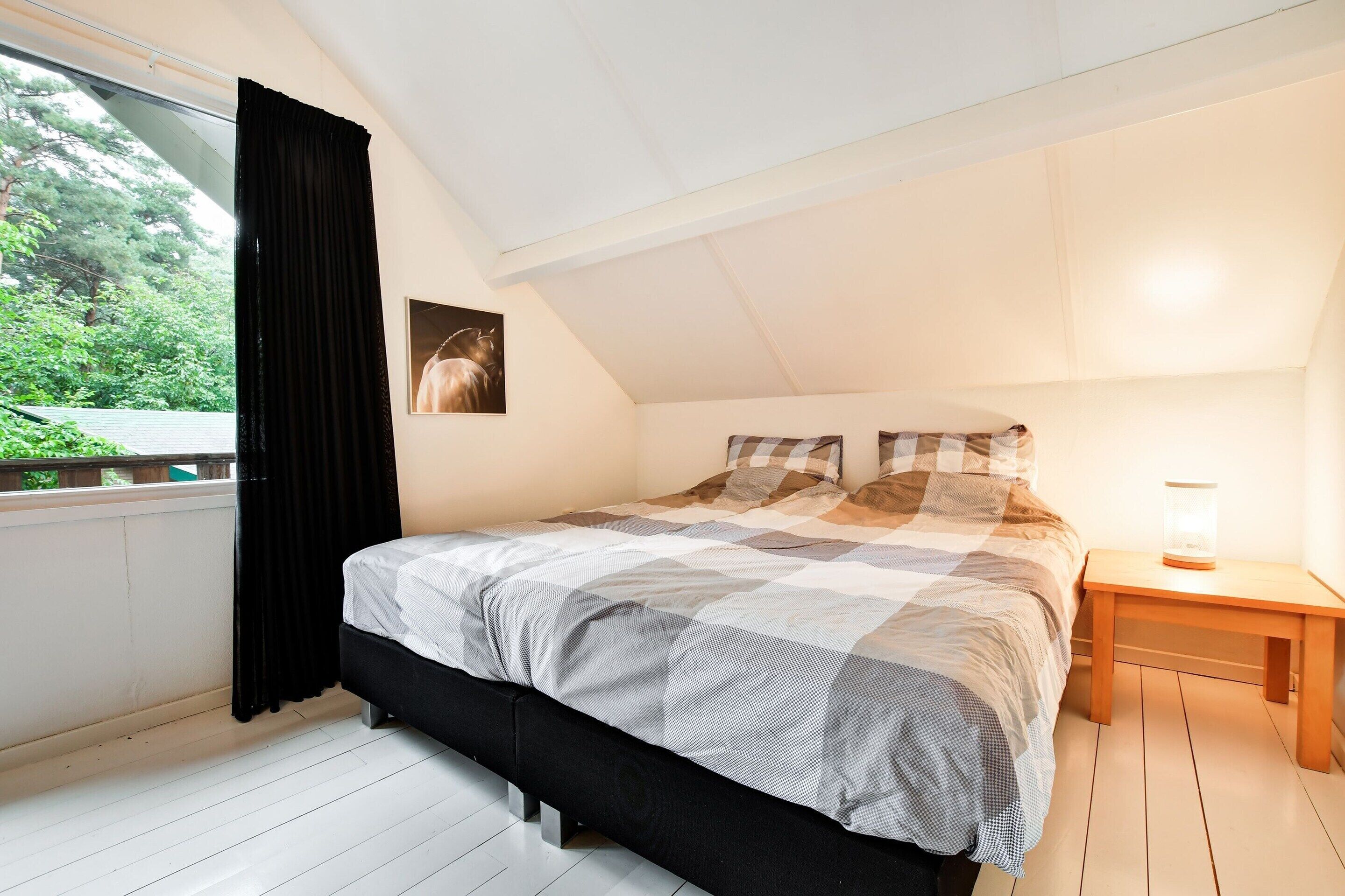 Nhà | 2 phòng ngủ, trang bị nội thất với thiết kế riêng biệt, bộ trải giường 